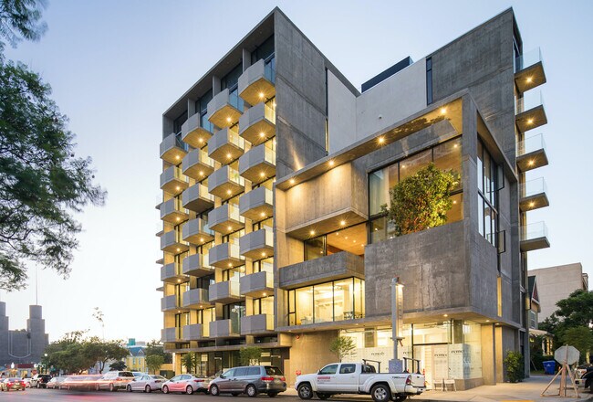 Building Photo - 320 W Cedar St