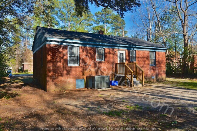 Foto del edificio - 720 Wilkes Rd, Columbia, SC 29203