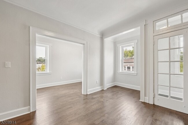 Building Photo - 166 Maplewood Ave