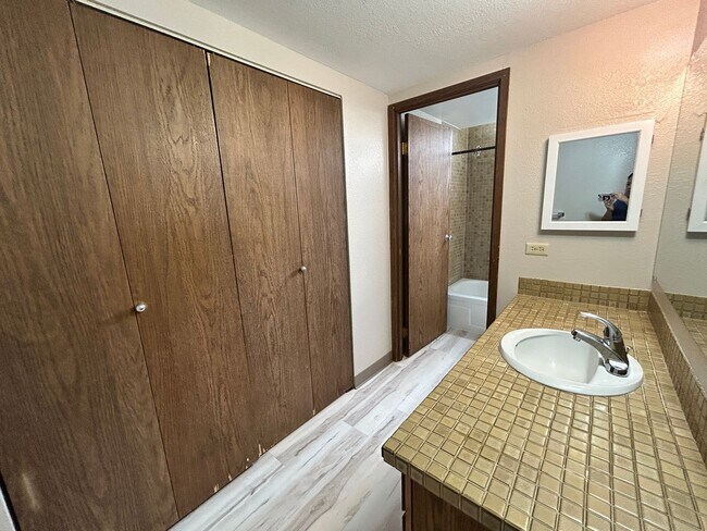 Foto del edificio - Two Bedroom Condo in Aiea