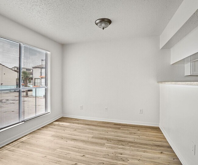 Foto del edificio - 2111 Holly Hall St