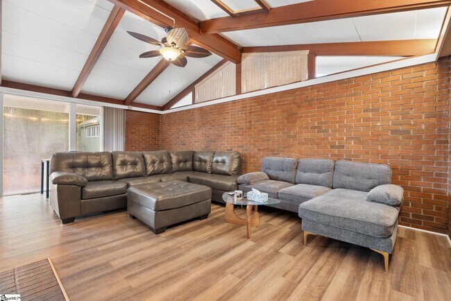 Foto del edificio - 103 Robinall Dr