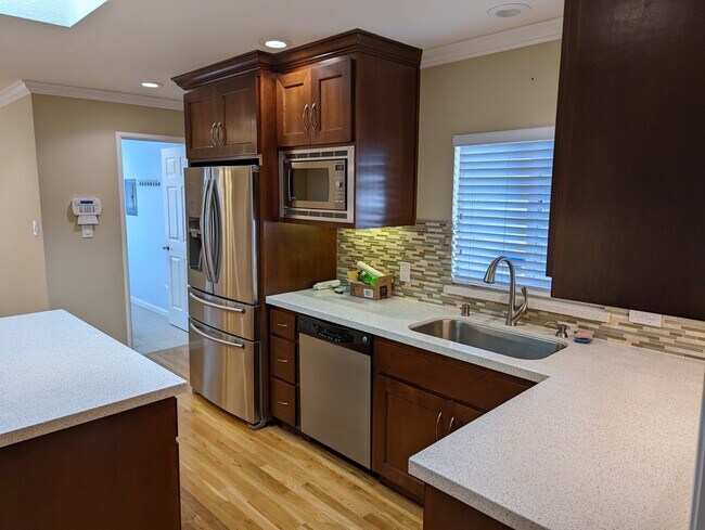 Stainless Appliances - 1454 Floyd Ave