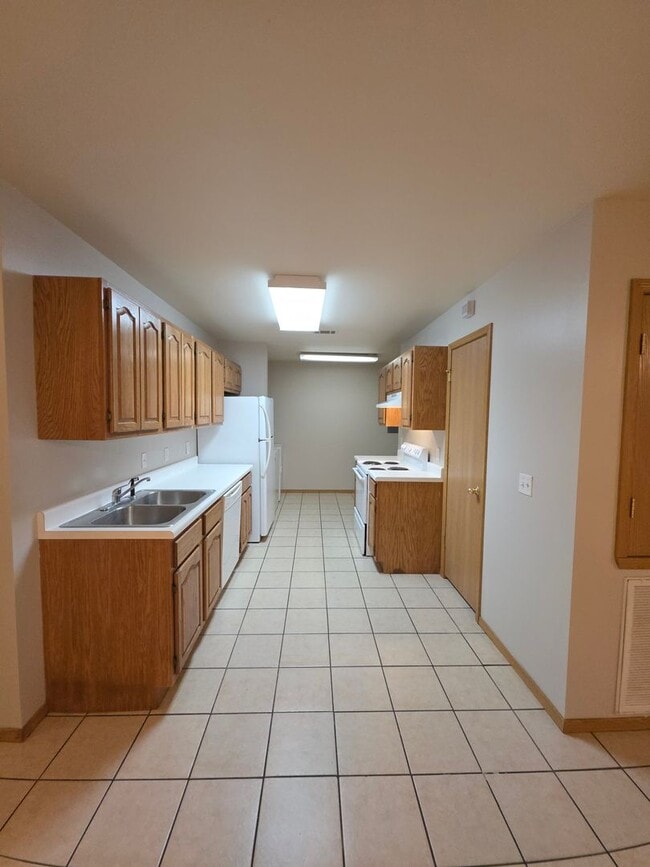 Building Photo - 1109 S Oswego Ave