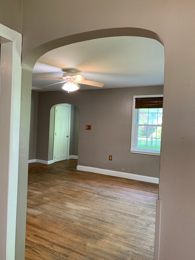 Foto del edificio - 11 Normal Blvd