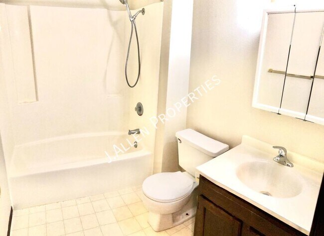 Foto del edificio - Rarely Available 1 bed, 1 bath