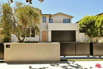 Building Photo - 4433 Kraft Ave