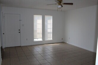 Building Photo - 10911 Sullivan Rd