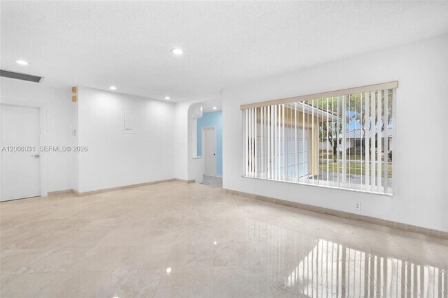 Foto del edificio - 3441 N Hills Dr