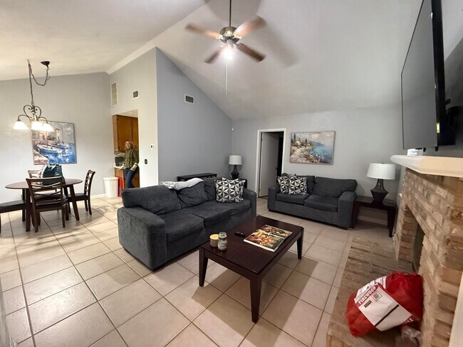 Foto del edificio - 2428 Talco Hills Dr