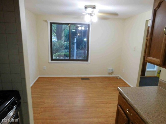 Foto del edificio - 4 br, 2 bath Townhome - 9038 Watchlight Ct