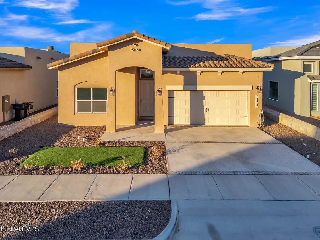Foto principal - 13257 Coldham St