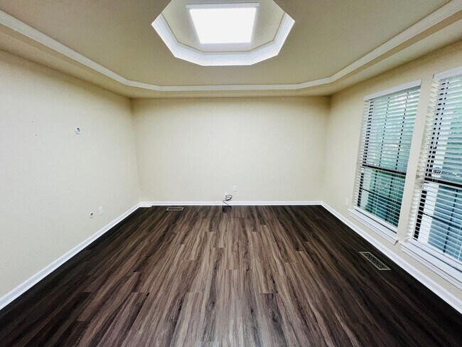 Building Photo - Spacious 4 bed 2.5 bath in Union Schools