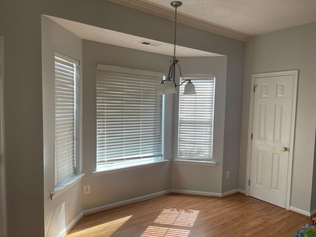 Building Photo - 3 BR 2.5 BA HOUSE