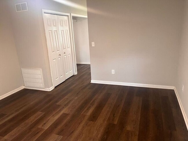 Building Photo - Beautifully Redone 4 bedroom, 2 bathroom h...