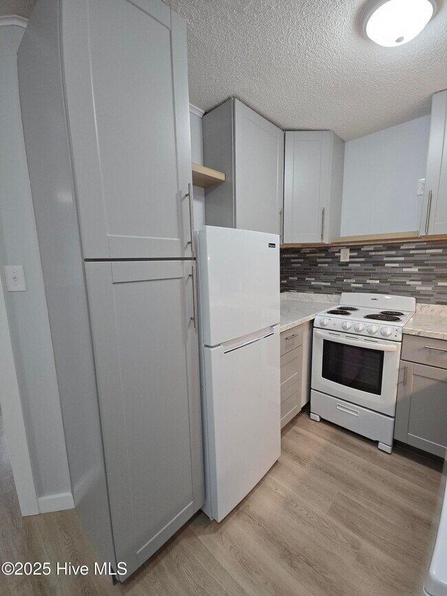 Foto del edificio - 1330 N Howe St