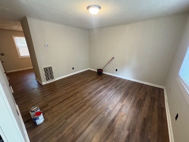 Foto del edificio - 147 Woodland Dr