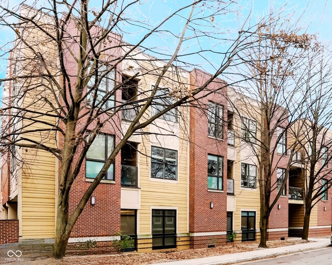 Building Photo - 233 E St Joseph St