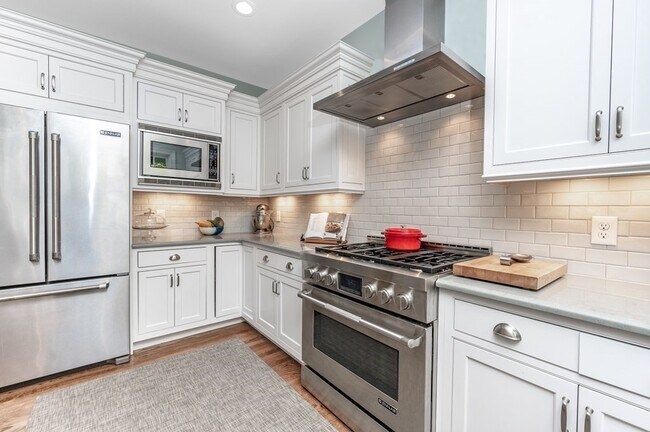 Foto del edificio - 56 Waverley Ave