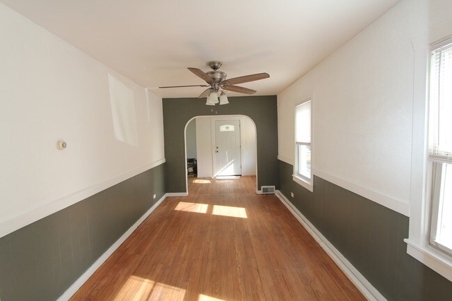 Foto del edificio - 421 Barrington Rd