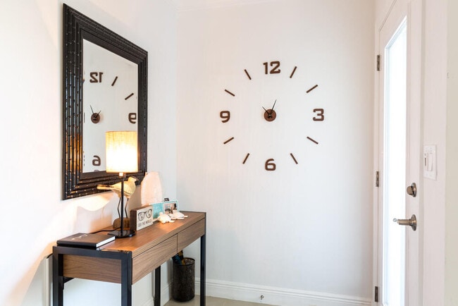 Building Photo - 700 NE 70th St