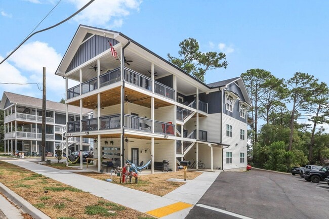 Foto del edificio - 1720 Airport Dr