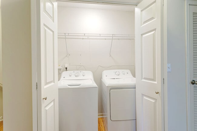 Building Photo - Hillmeade Apartment Homes