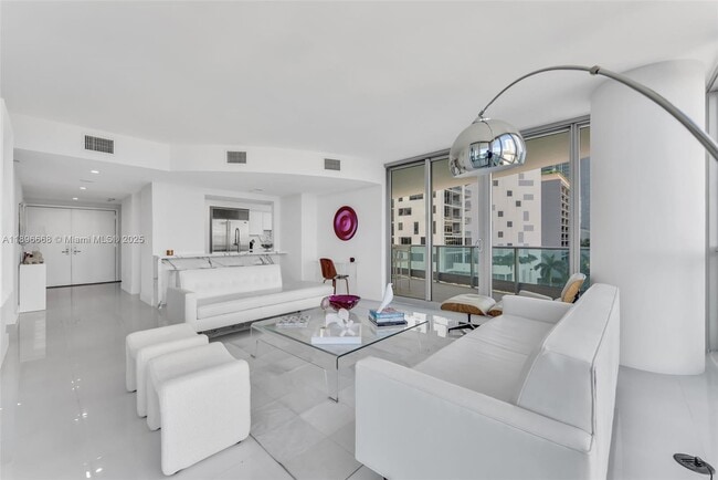 Building Photo - 1331 Brickell Bay Dr
