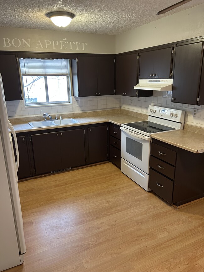 kitchen - 189 N 300 W