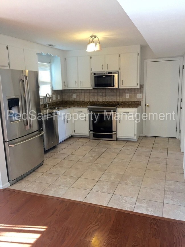 Building Photo - 728 Halyard Dr