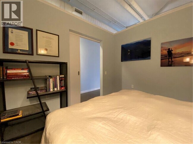 Building Photo - 404 King St W