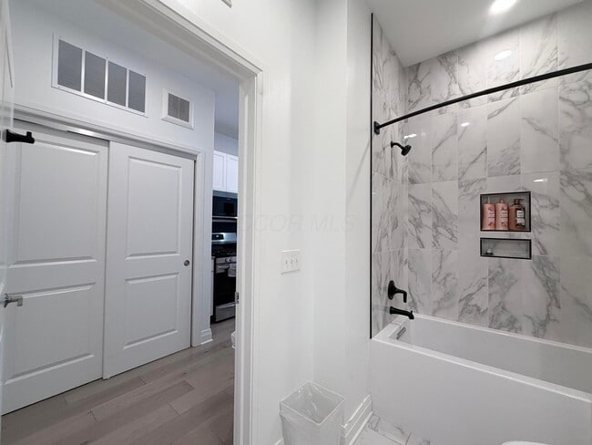 Foto del edificio - 6640 Mooney St