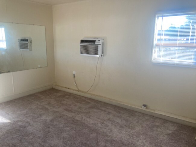 Building Photo - 970 S Desert View Dr