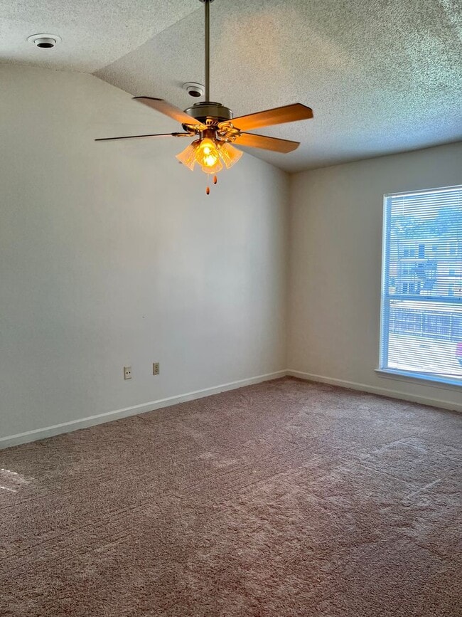 Foto del edificio - Spacious 2 BR with great location near LSU and downtown Baton Rouge