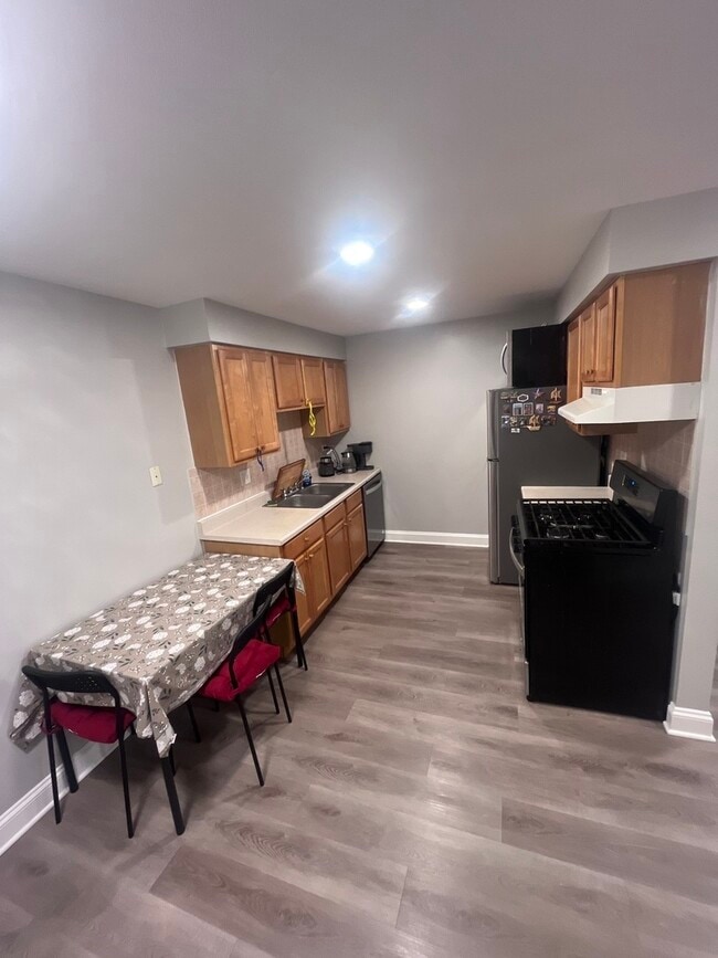 Building Photo - 8814 Briar Ct