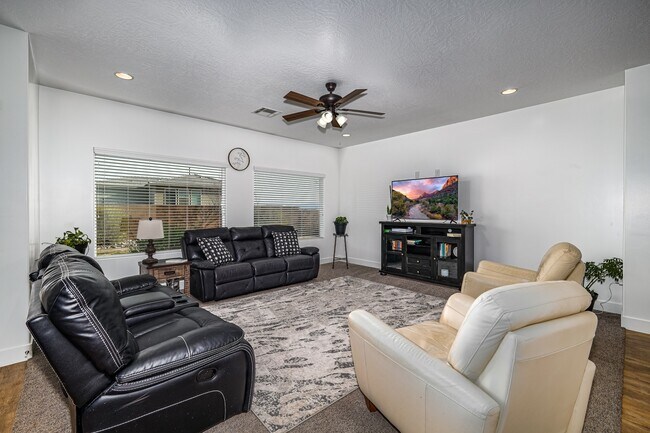 Building Photo - 3594 S Jessamine Dr
