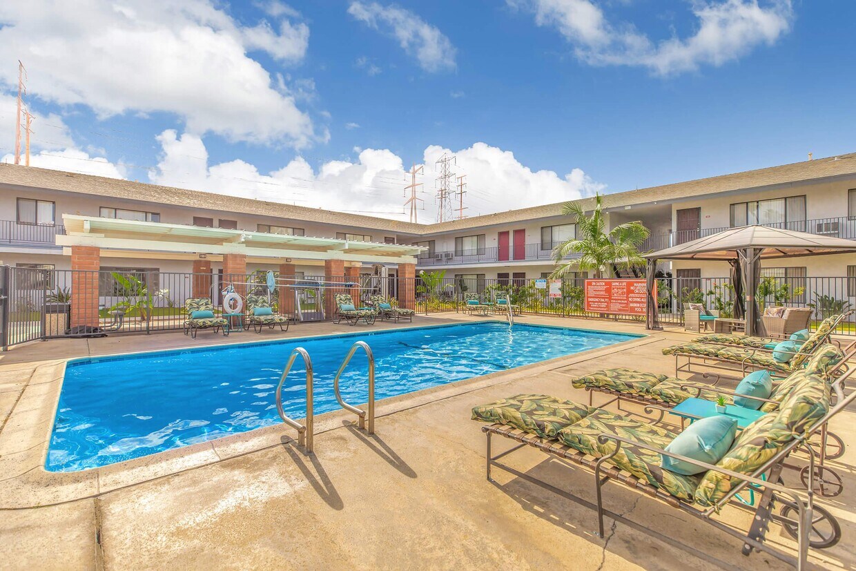 TU SALÓN VITAMIN D TE ESPERA - Miramar Apartments