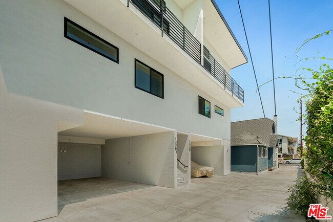 Foto del edificio - 1339 N Kenmore Ave