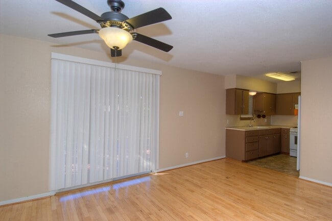 Building Photo - Nice 4 bed 2 bath on tree shaded lot!