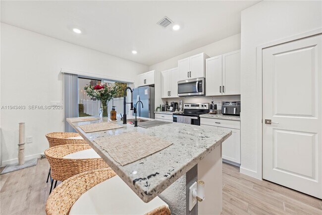 Foto del edificio - 818 SE 17th St