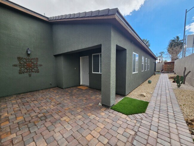 Building Photo - Single Story with Casita