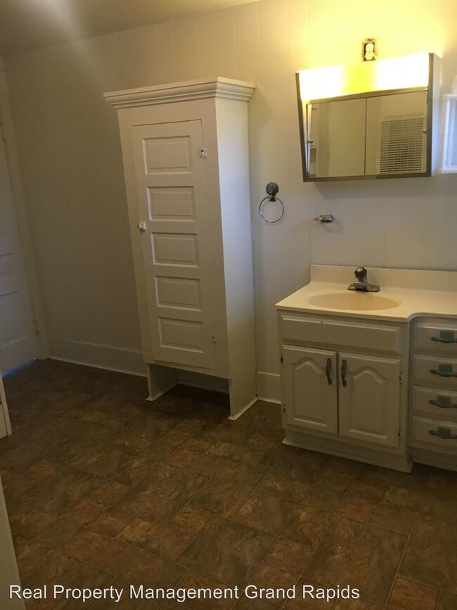 Foto del edificio - 4 br, 1.5 bath House - 127 Lafayette Street