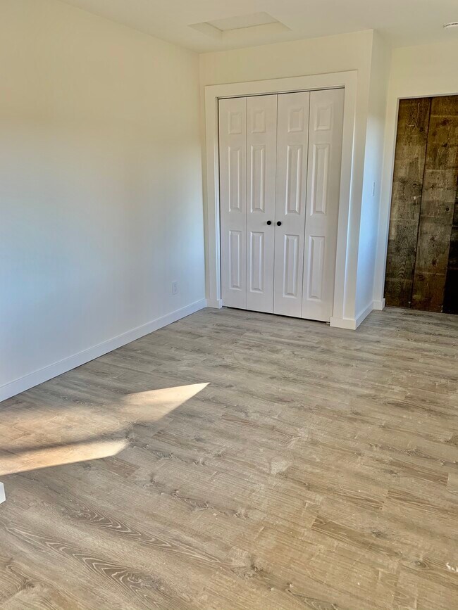 Another angle of the bedroom layout and backside of barn door entry. - 19423 SE May Valley Rd