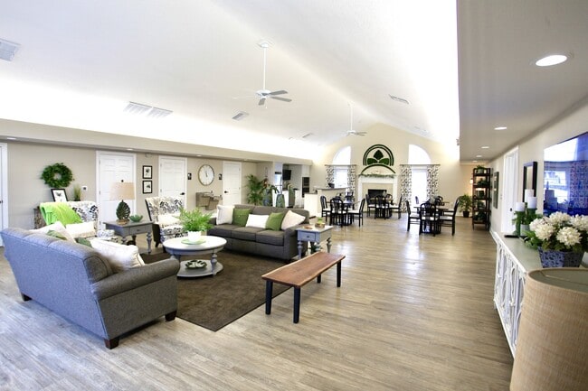 Building Photo - Laurel Bluff Apartments