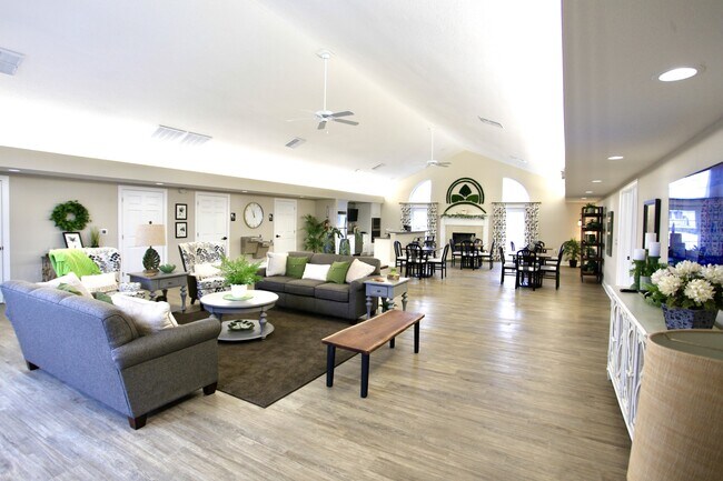 Foto del edificio - Laurel Bluff Apartments