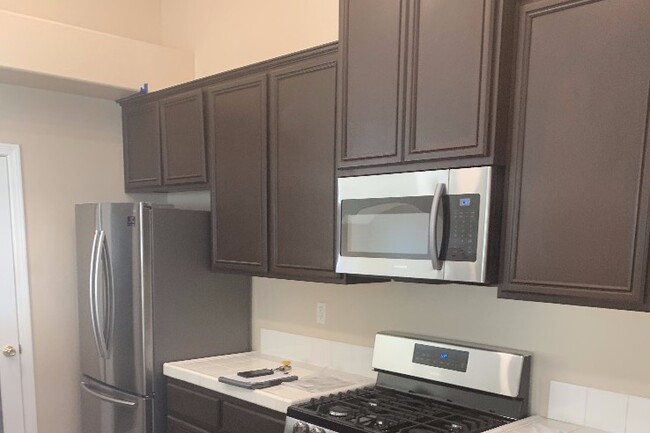 Kitchen - 9219 Canyon View Ave