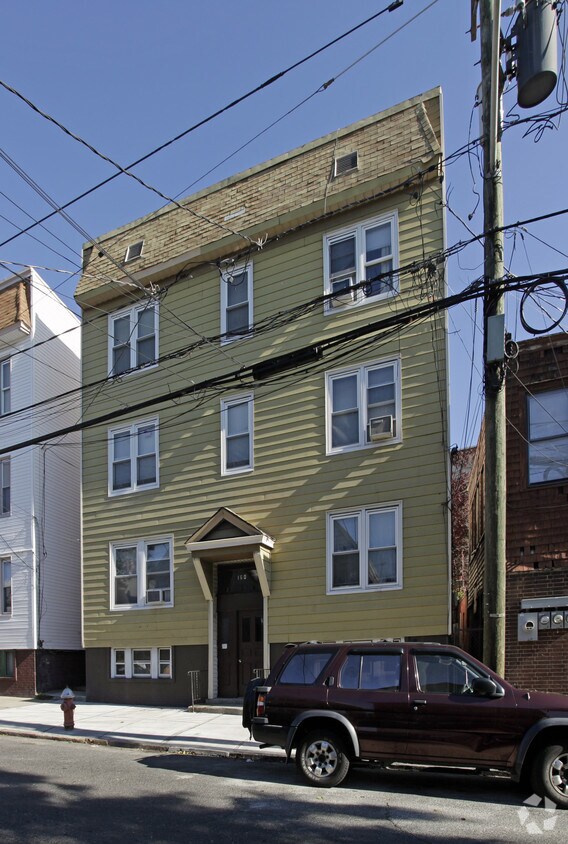 Building Photo - 160 Pearsall Ave