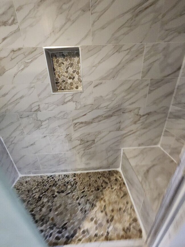 Foto del edificio - 3 Bedroom House for Rent on W 25th - MOVE IN READY AND CLEAN