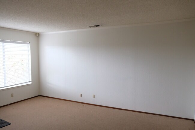 Foto del edificio - 13738 Schooner Rd