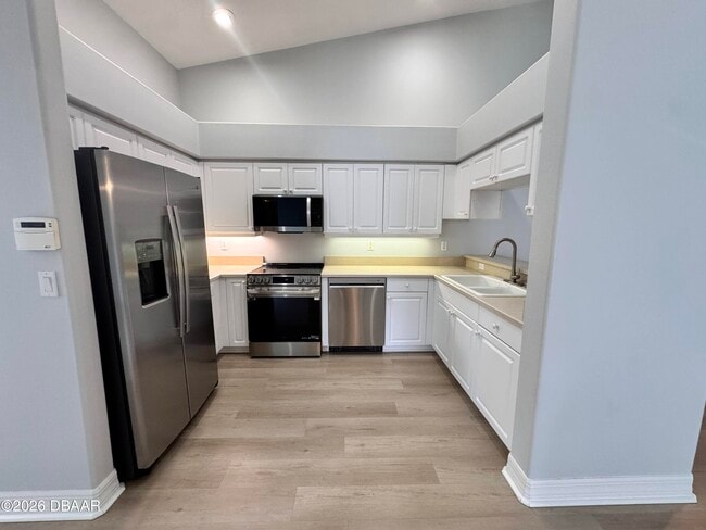 Building Photo - 1419 Coconut Palm Cir